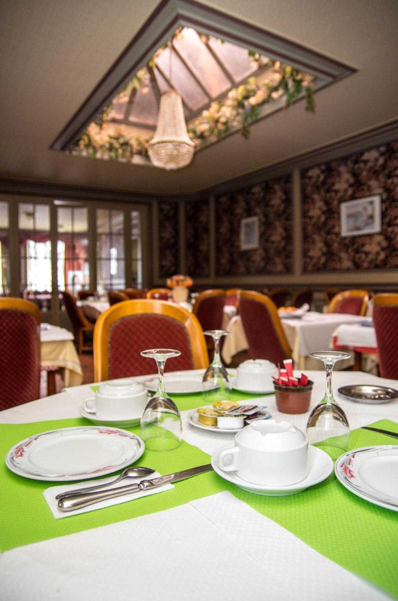 Hotel De La Gare Dol-de-Bretagne Eksteriør bilde