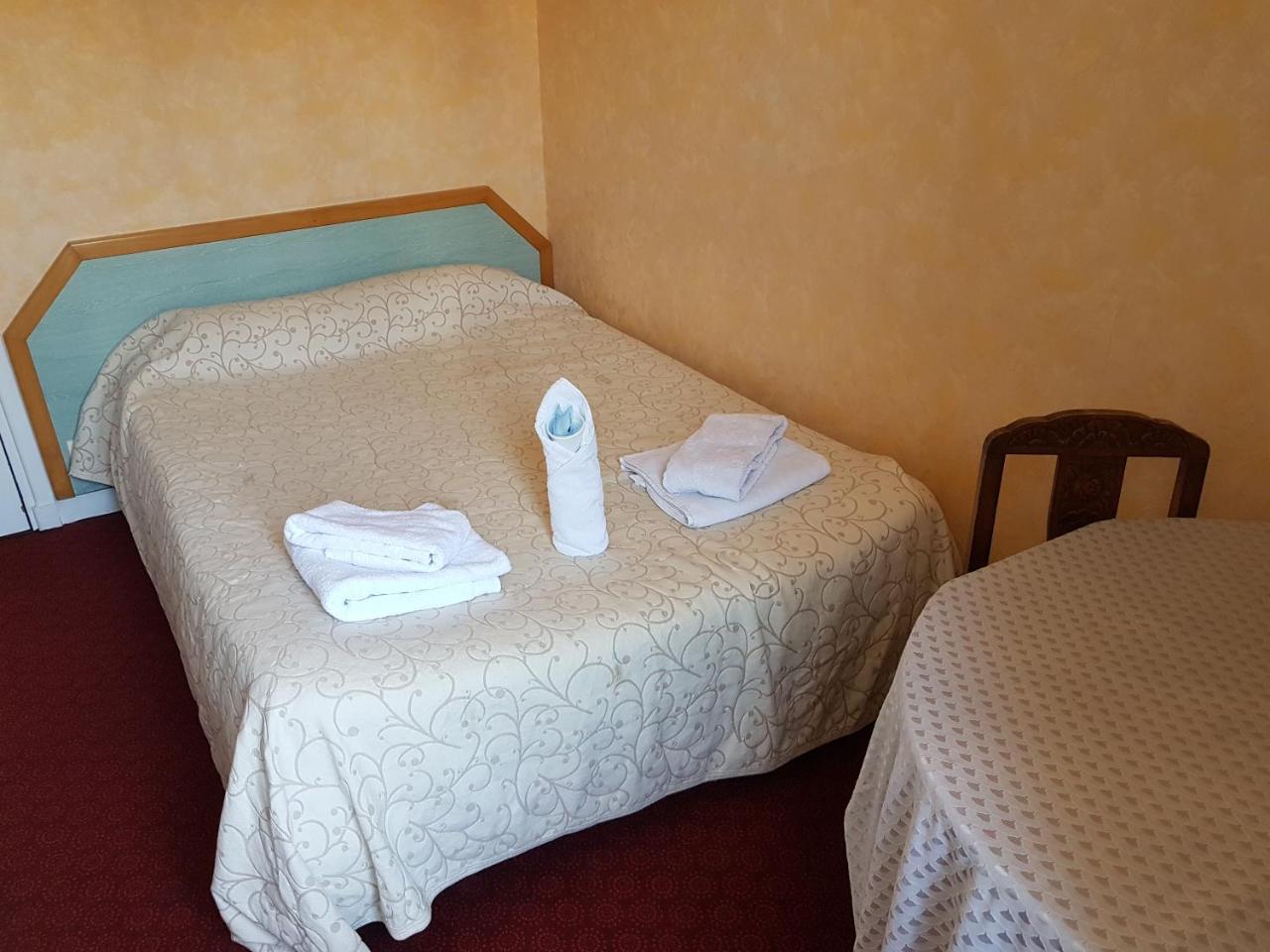 Hotel De La Gare Dol-de-Bretagne Eksteriør bilde